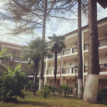 Heliopark Gora Bagrata Hotel Sukhumi Eksteriør billede