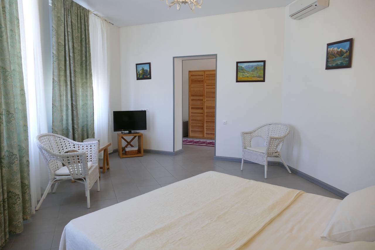 Heliopark Gora Bagrata Hotel Sukhumi Eksteriør billede