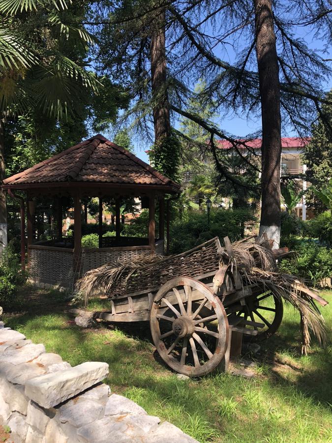 Heliopark Gora Bagrata Hotel Sukhumi Eksteriør billede